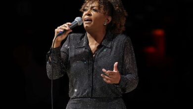 Photo of Anita Baker Takes Control: Crowd Recording Halted and Fans Ejected at Houston Concert