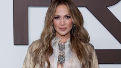 Photo of Jennifer Lopez Rocks Free People Parachute Pants: Get the Look Now!
