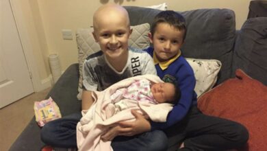 Photo of Touching: 9-Year-Old Meets Newborn Sister Before Losing Battle with Cancer
