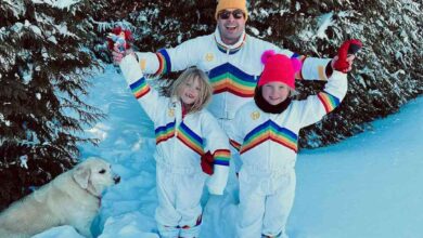 Photo of Jimmy Fallon’s Adorable Twins Rock Matching Snowsuits with His Two Daughters: Photo