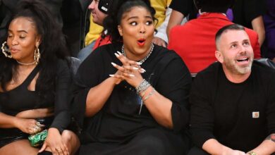 Photo of Lizzo’s Bold Fashion Statement: Singer Flaunts Thong at Lakers Game