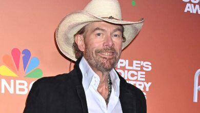 Photo of Toby Keith Opens Up About Battling Stomach Cancer: A Roller Coaster Journey